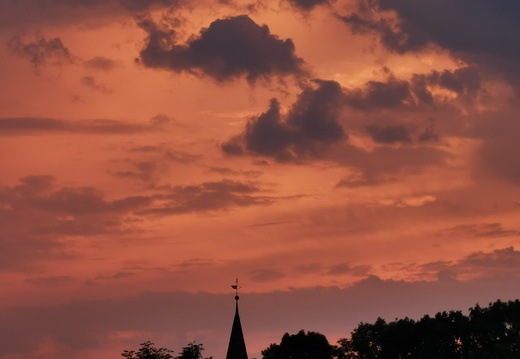 Gewitterwolken im Sonnenuntergang