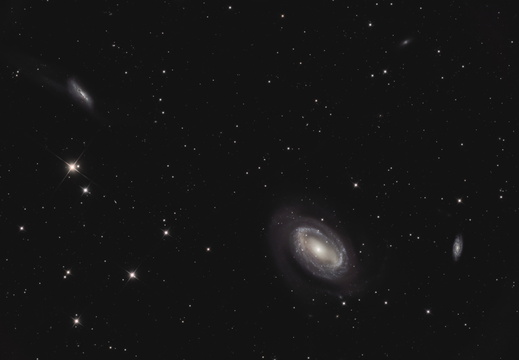 NGC 4725 mit NGC 4747 und NGC 4712